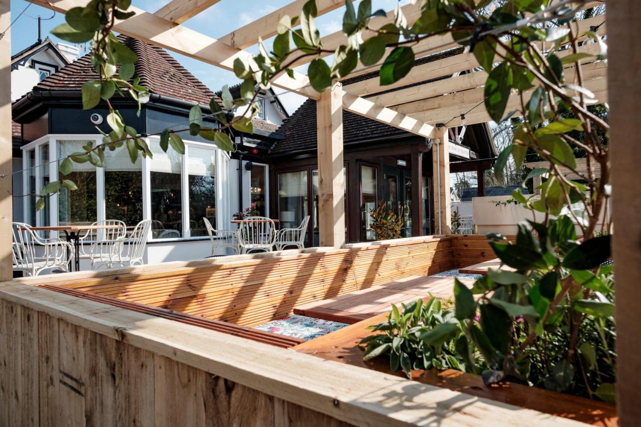 Bear Of Burton Hotel Christchurch  Exterior foto